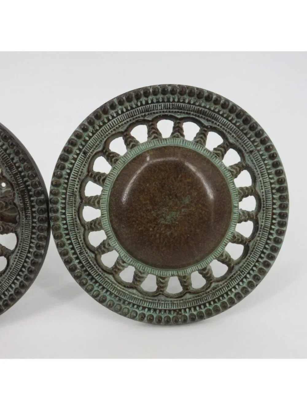VTG Set of 2 Metal Patina Round Ornate Medallion Curtain Tiebacks Holdbacks